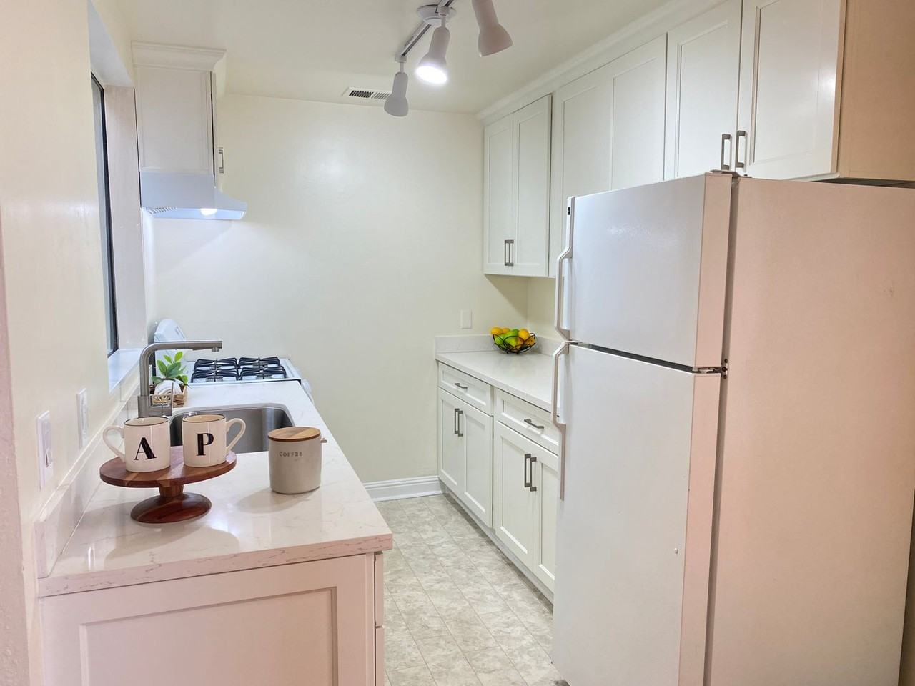 1138 E. 12th St - Photo 3 of 11