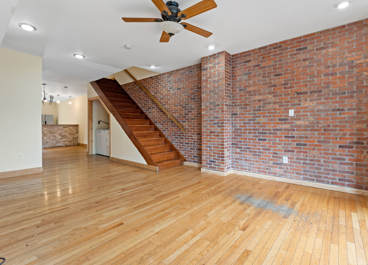 6231 W Jefferson St - Photo 2 of 12