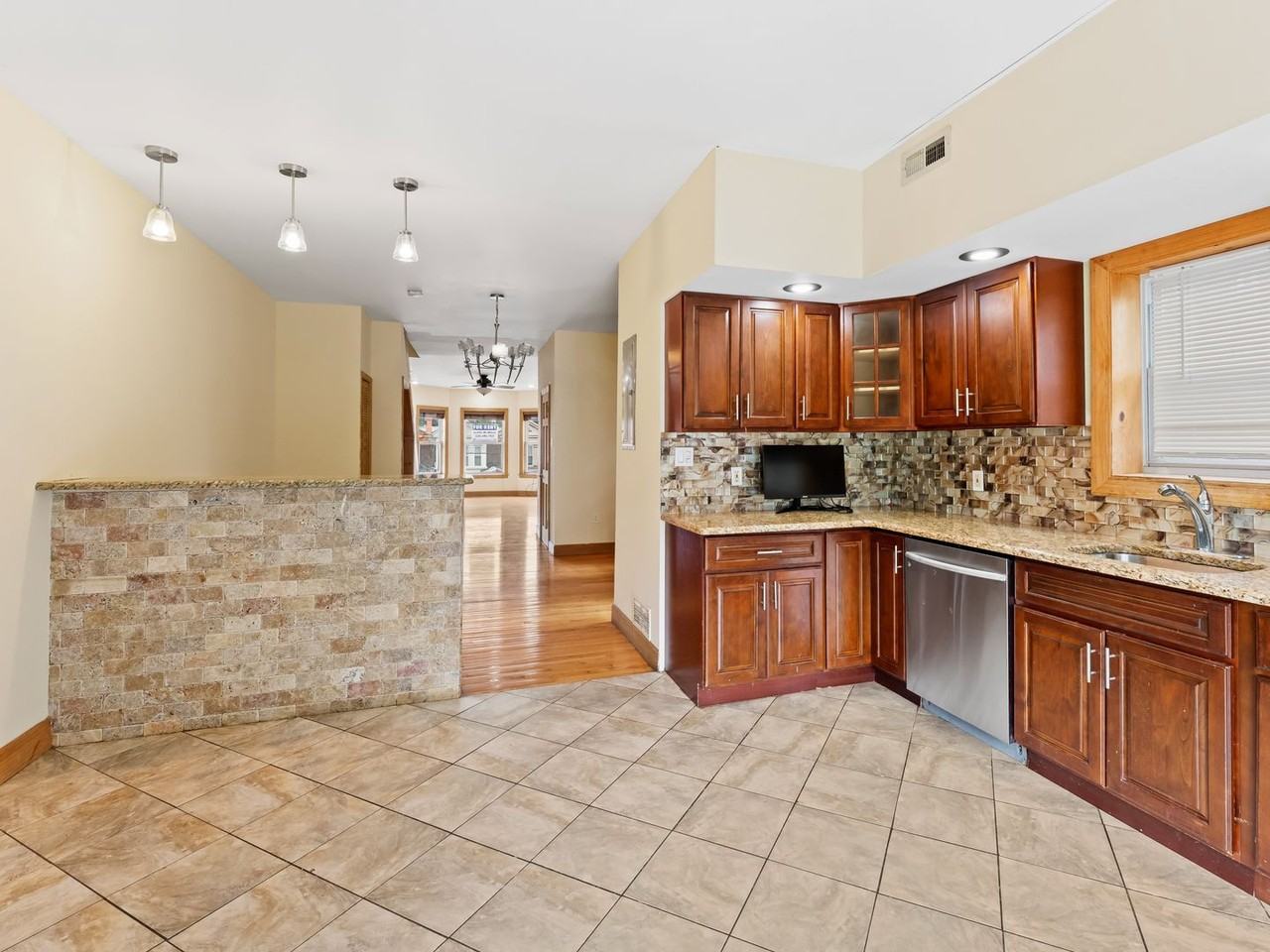 6231 W Jefferson St - Photo 7 of 12