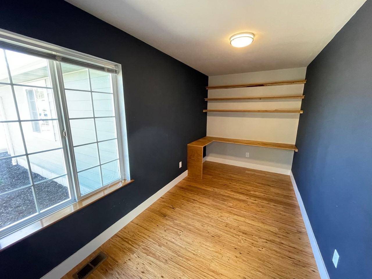 5005 Kingsway - Photo 2 of 46