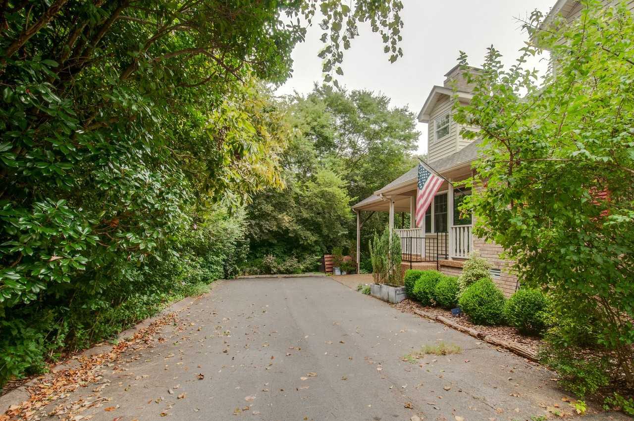 5535 Thalman Dr - Photo 2 of 37