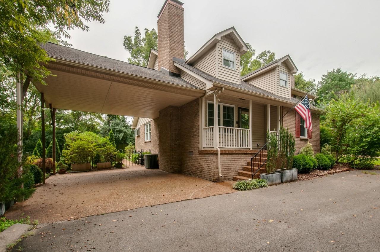 5535 Thalman Dr - Photo 3 of 37