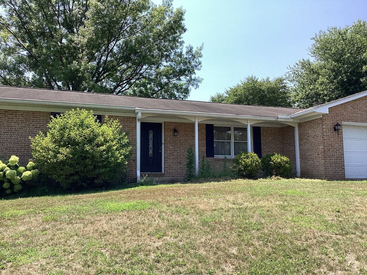 12105 Bayer Dr - Photo 3 of 33