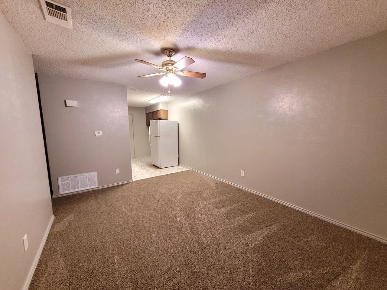 607 Maurice St Apt A-B - Photo 2 of 7