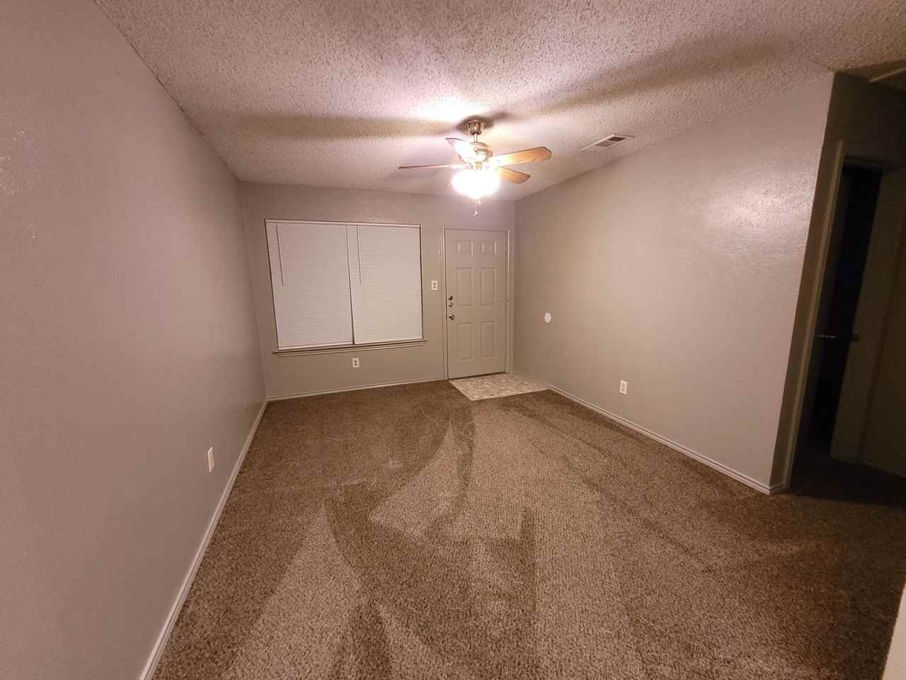 607 Maurice St Apt A-B - Photo 3 of 7