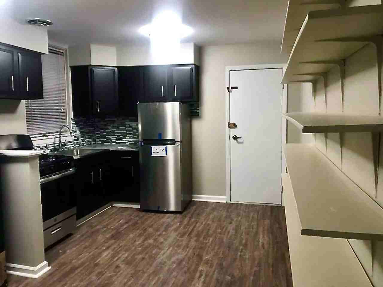 *** Regent Square Apartment For Rent * Available Now * Pet Friendly * Spacious & Modern * Renovated * Tour Today *** - Photo 2 of 12