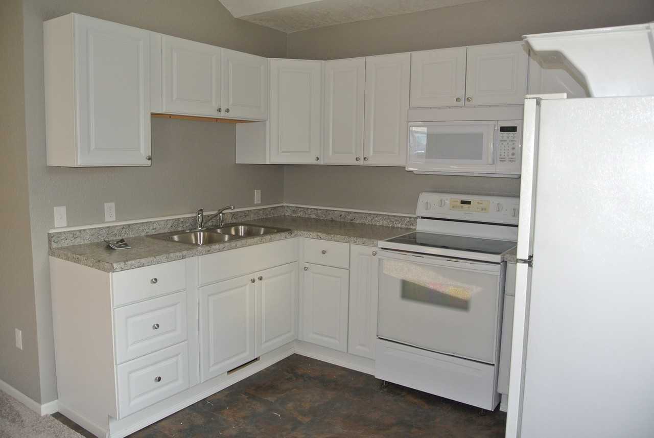 512 Hiawatha St - Photo 7 of 11