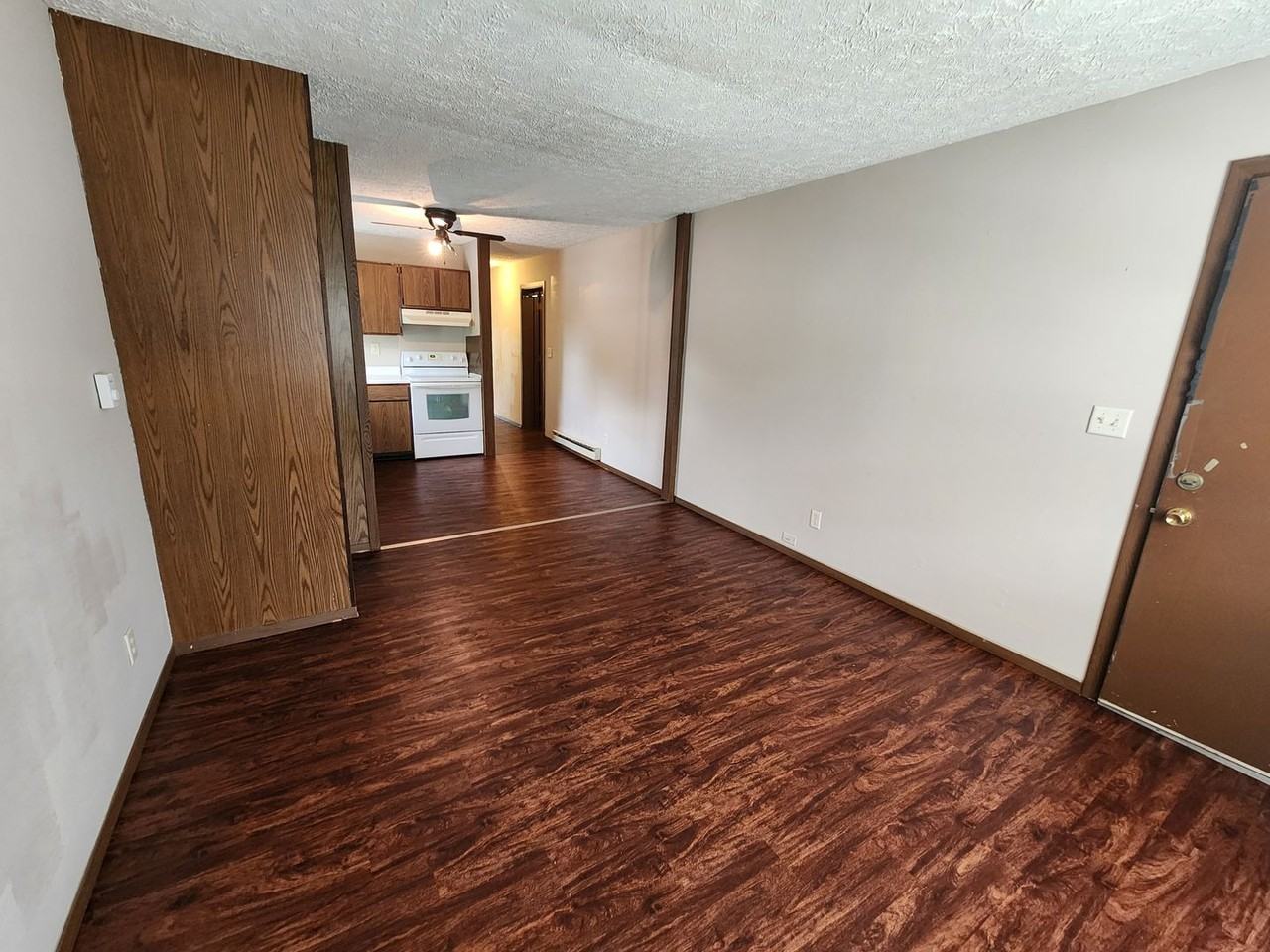 1511 Northbrook Dr - Photo 3 of 8