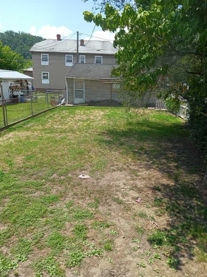 102 S Marion Ave - Photo 2 of 9