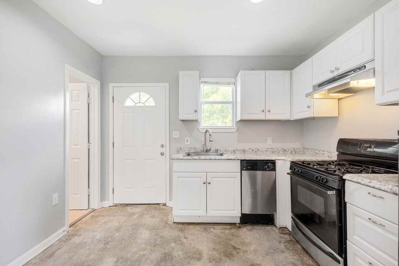 2100 E 2nd St Austin - Photo 2 of 23