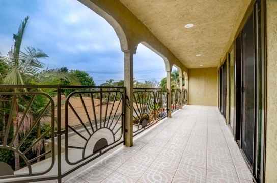 547 Westbourne St - Photo 3 of 42