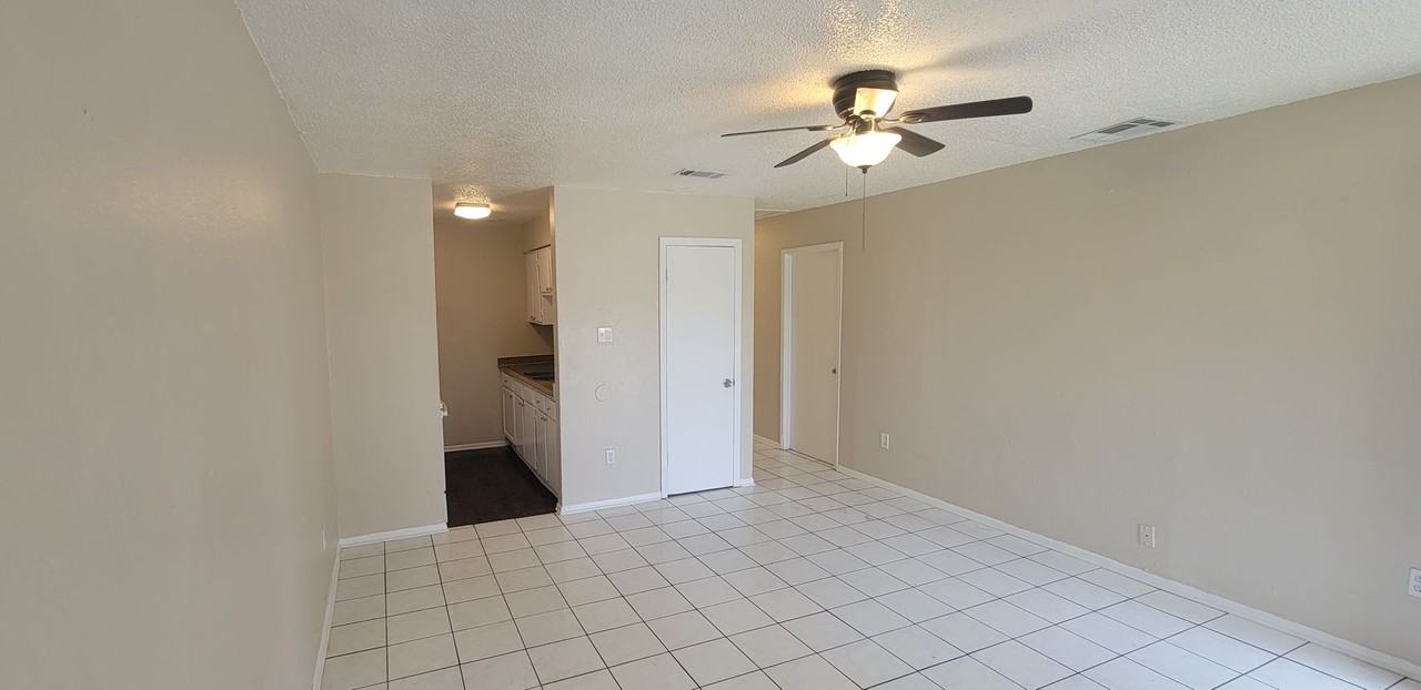 3019 Aspin Dr - Photo 4 of 10