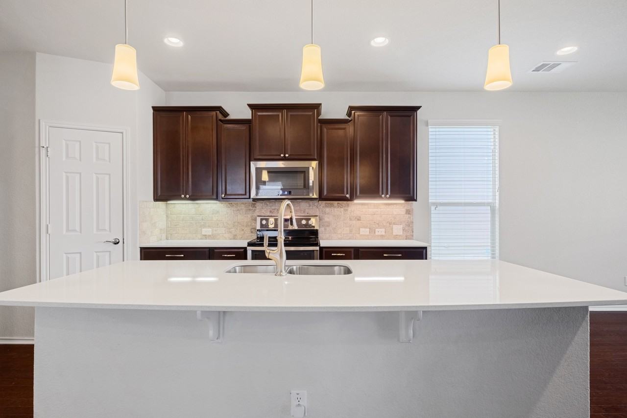 16012 Remington Reserve Way - Photo 7 of 33