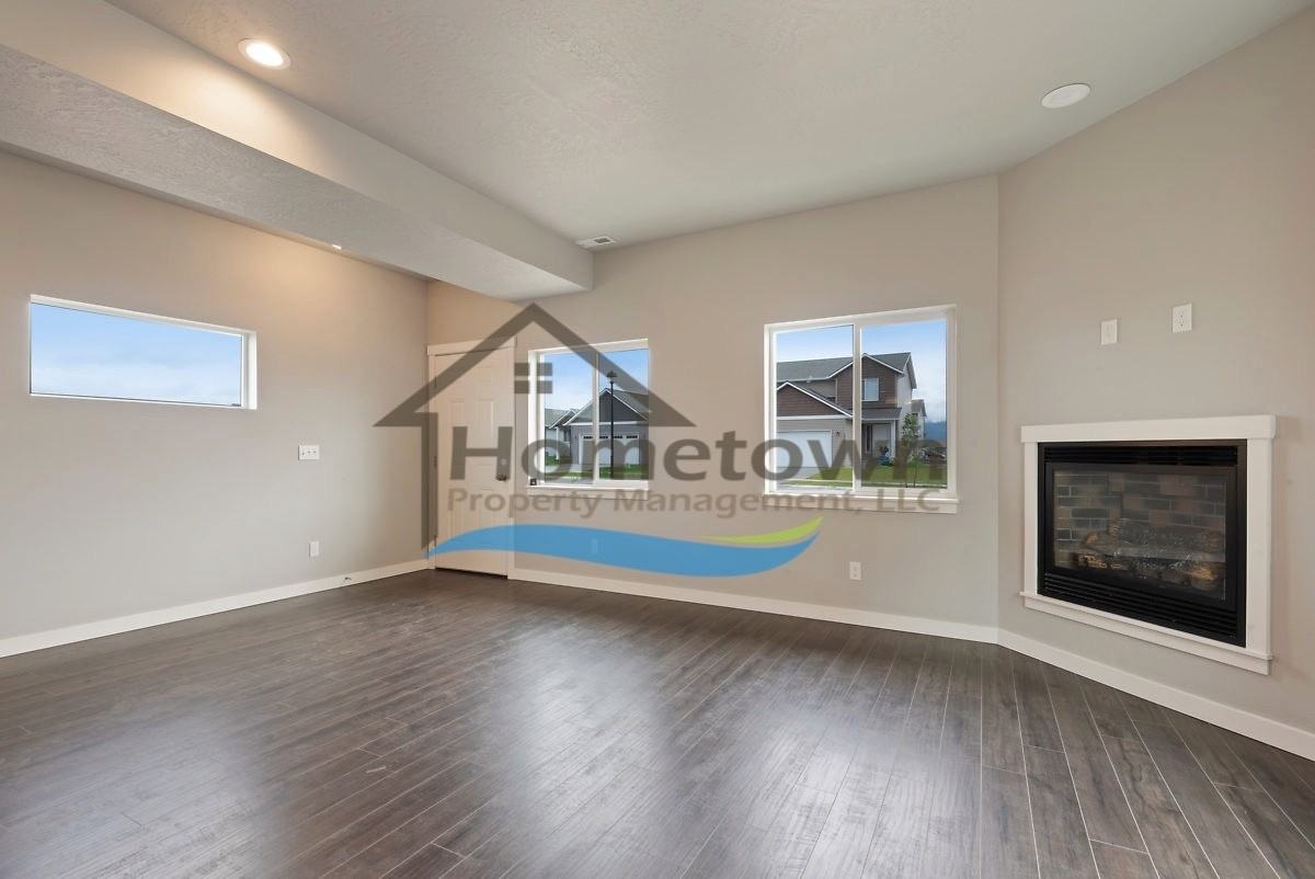 12116 W Wellington Ave - Photo 3 of 33