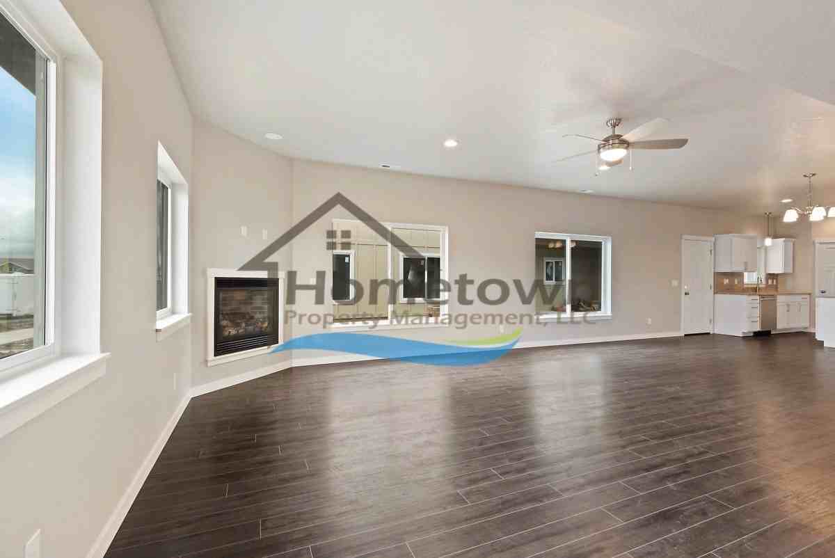 12116 W Wellington Ave - Photo 4 of 33