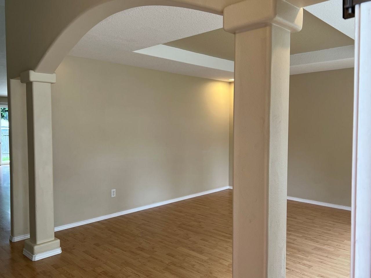 314 Ne 10th St - Photo 3 of 25