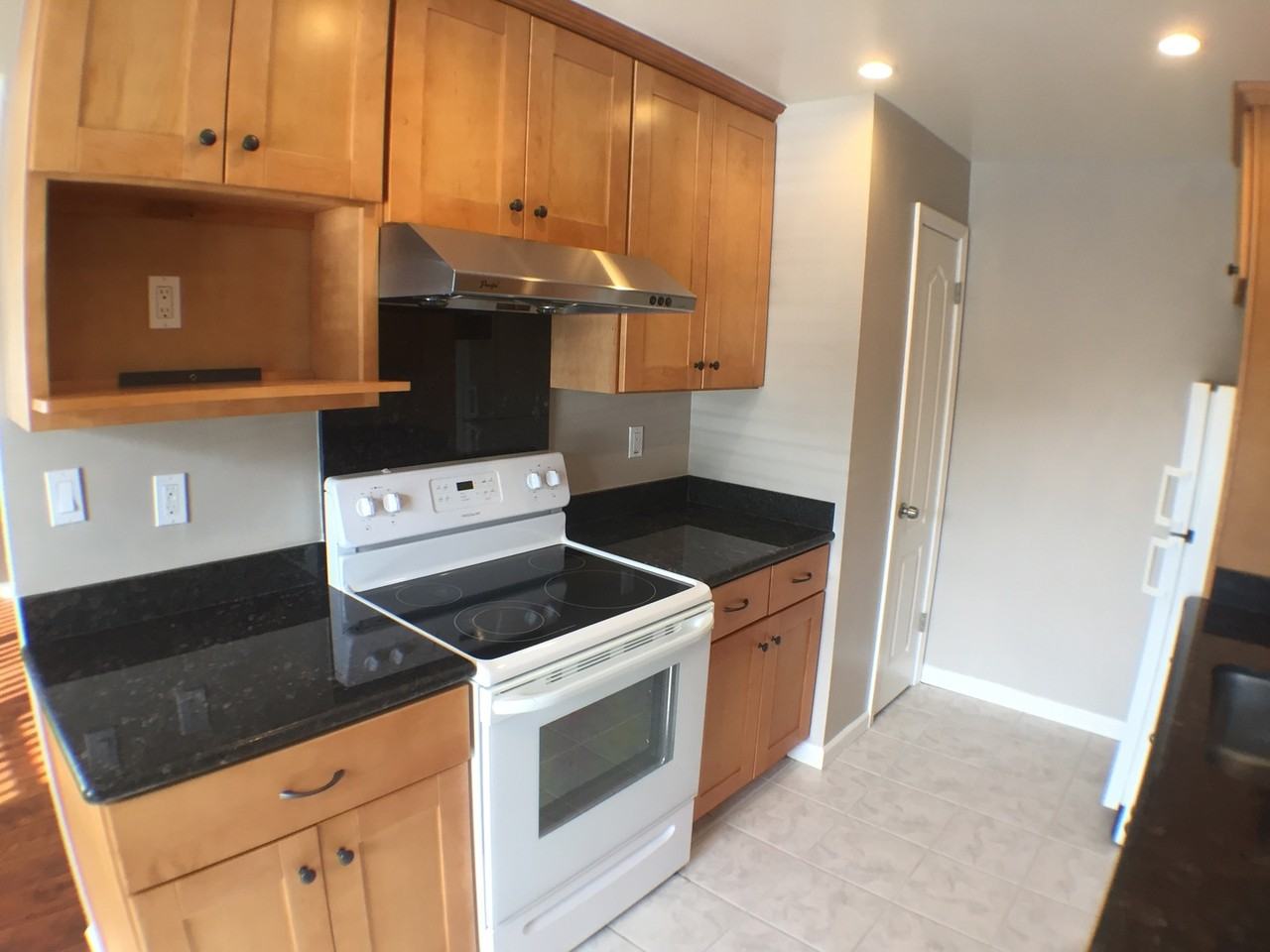 560 N 9th Street - Photo 3 of 7