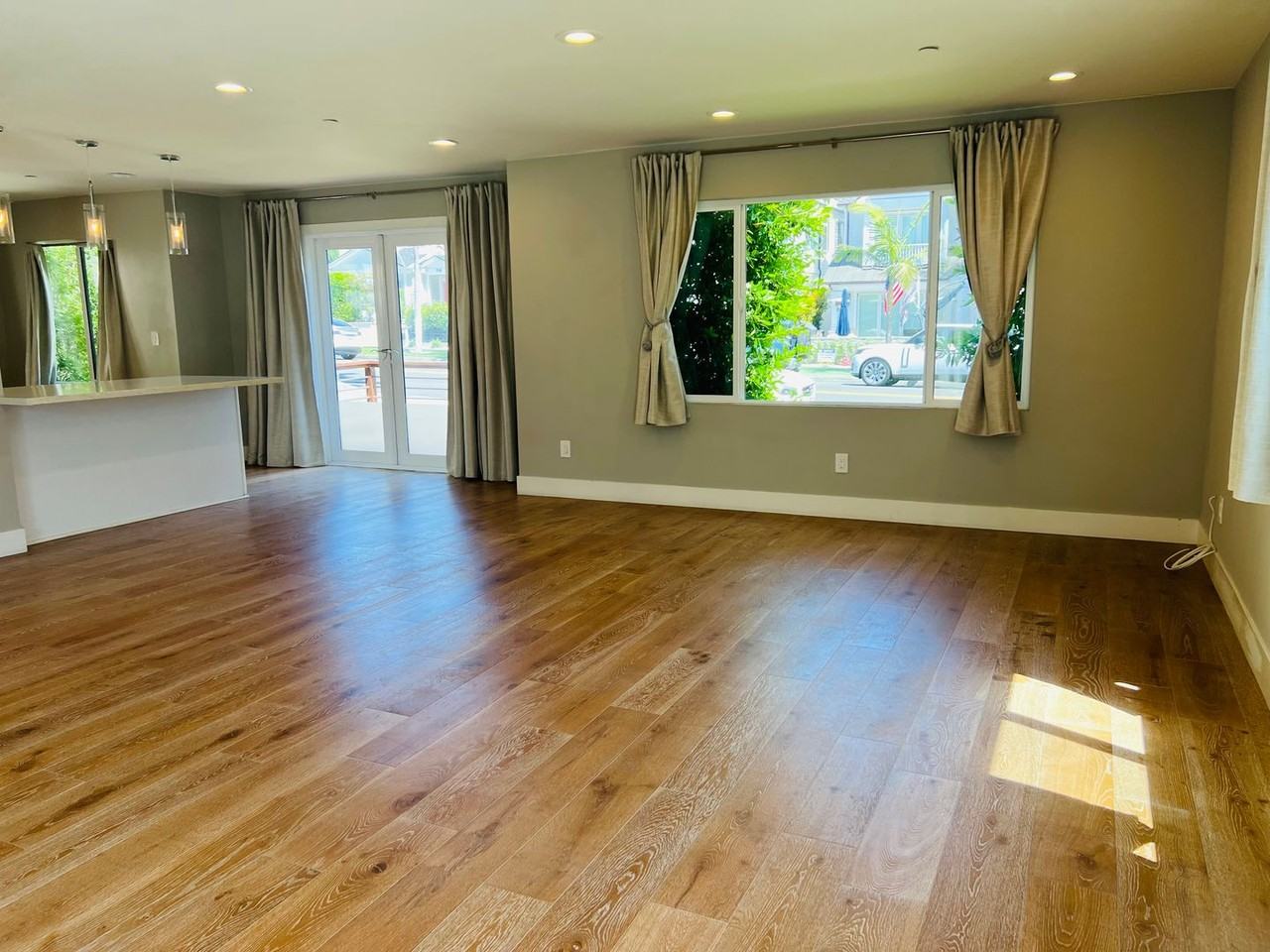 709 Marguerite Avenue - Photo 3 of 34