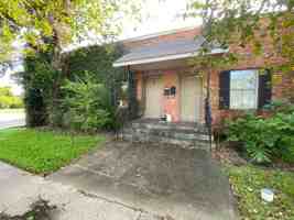 featured image of 1605 W Common St