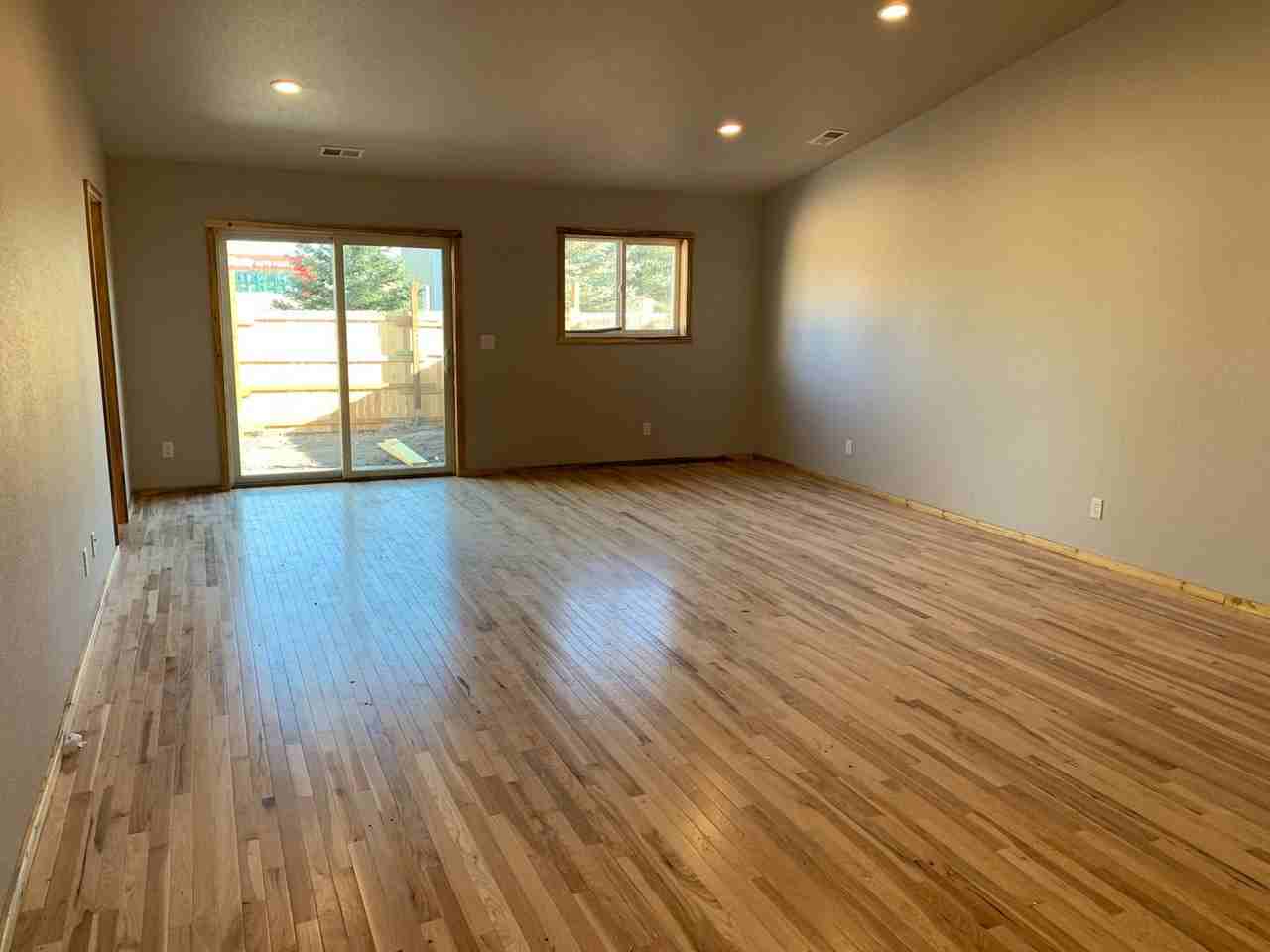 1315 Bette Ln - Photo 2 of 7