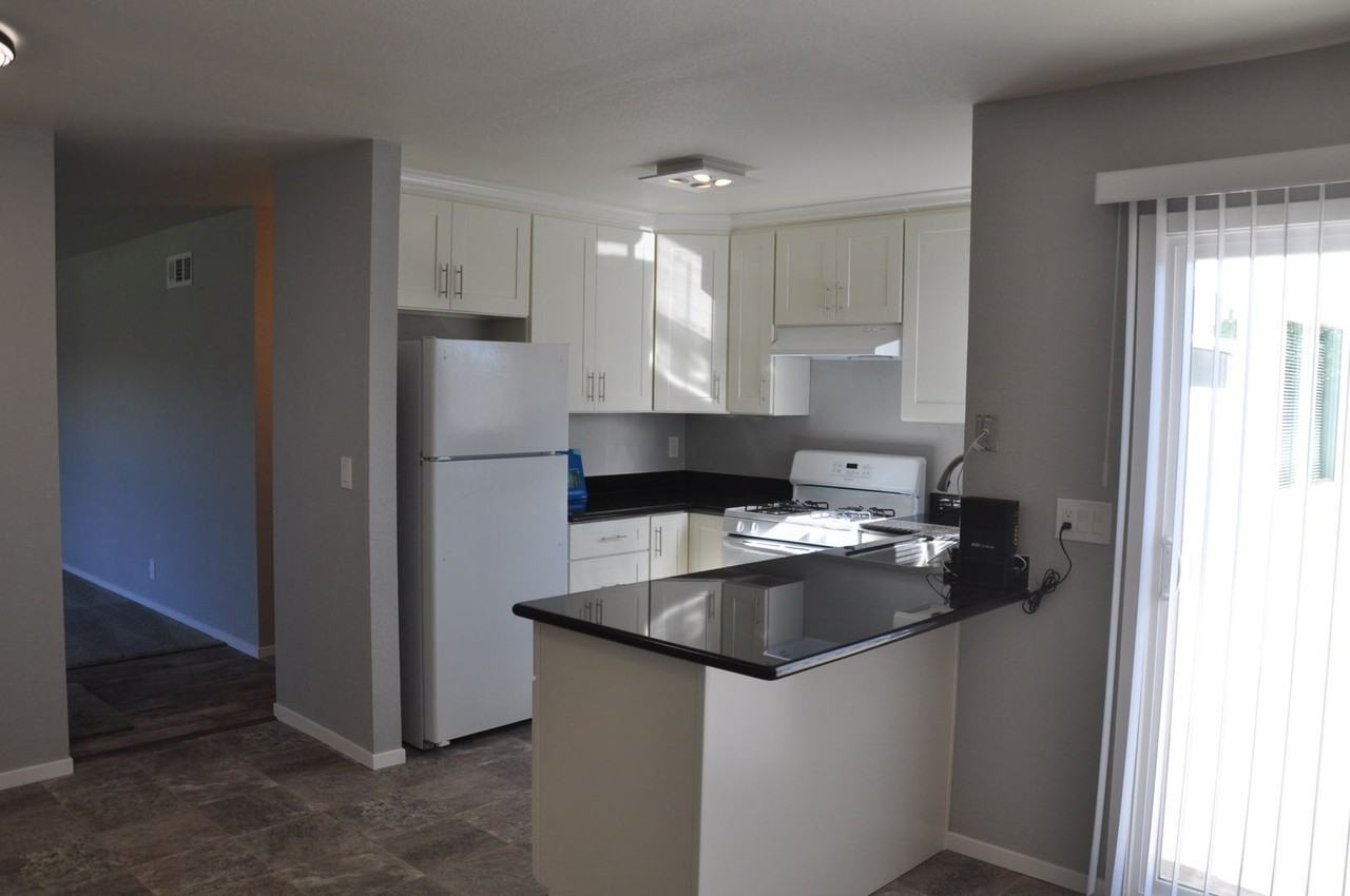 734 Webster Dr - Photo 2 of 14