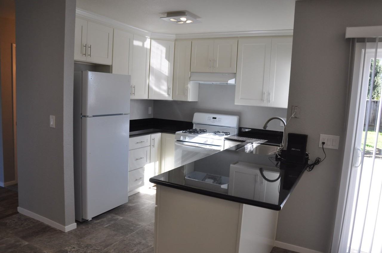 734 Webster Dr - Photo 3 of 14