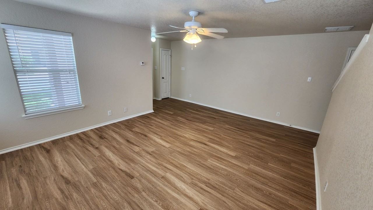 134 Adelaide Oaks - Photo 3 of 27