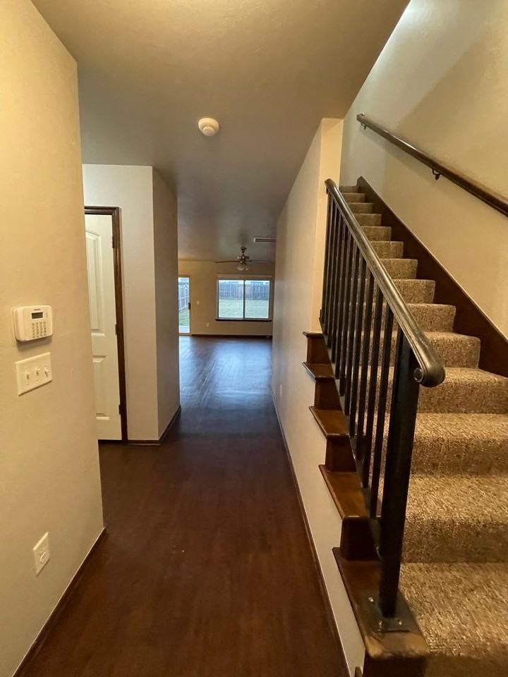 6923 Mayberry Ln - Photo 3 of 23