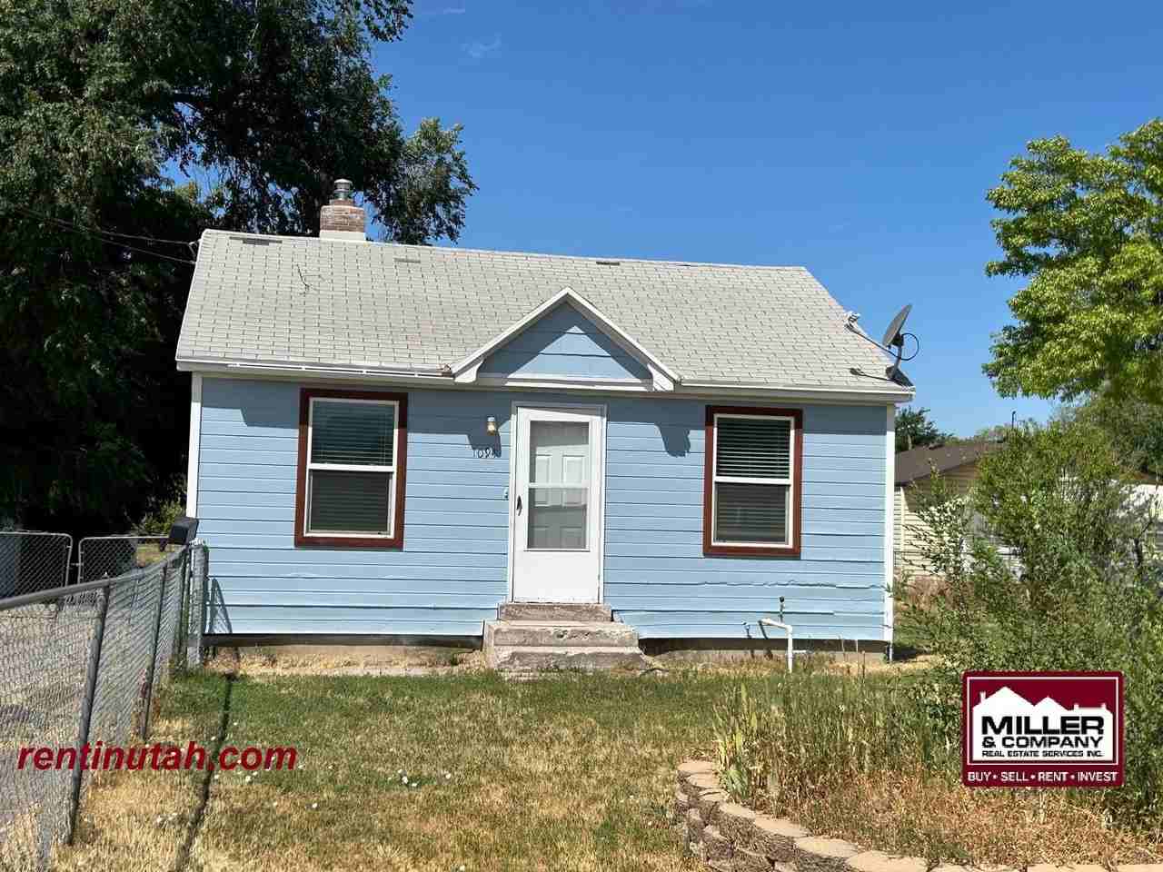 1094 S Navajo St - Photo 3 of 14