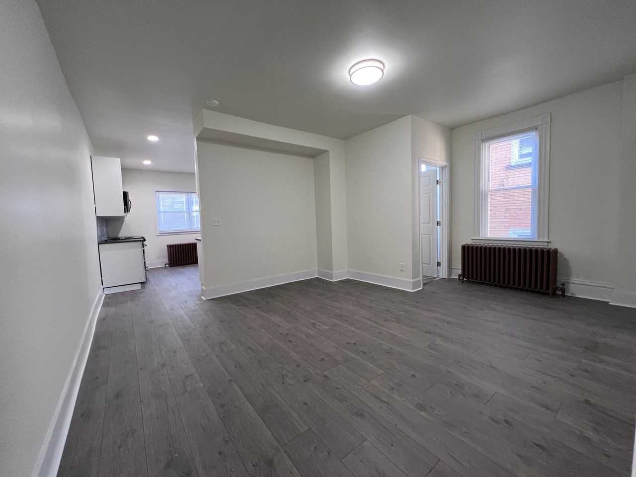 2513 Spring St - Photo 4 of 27