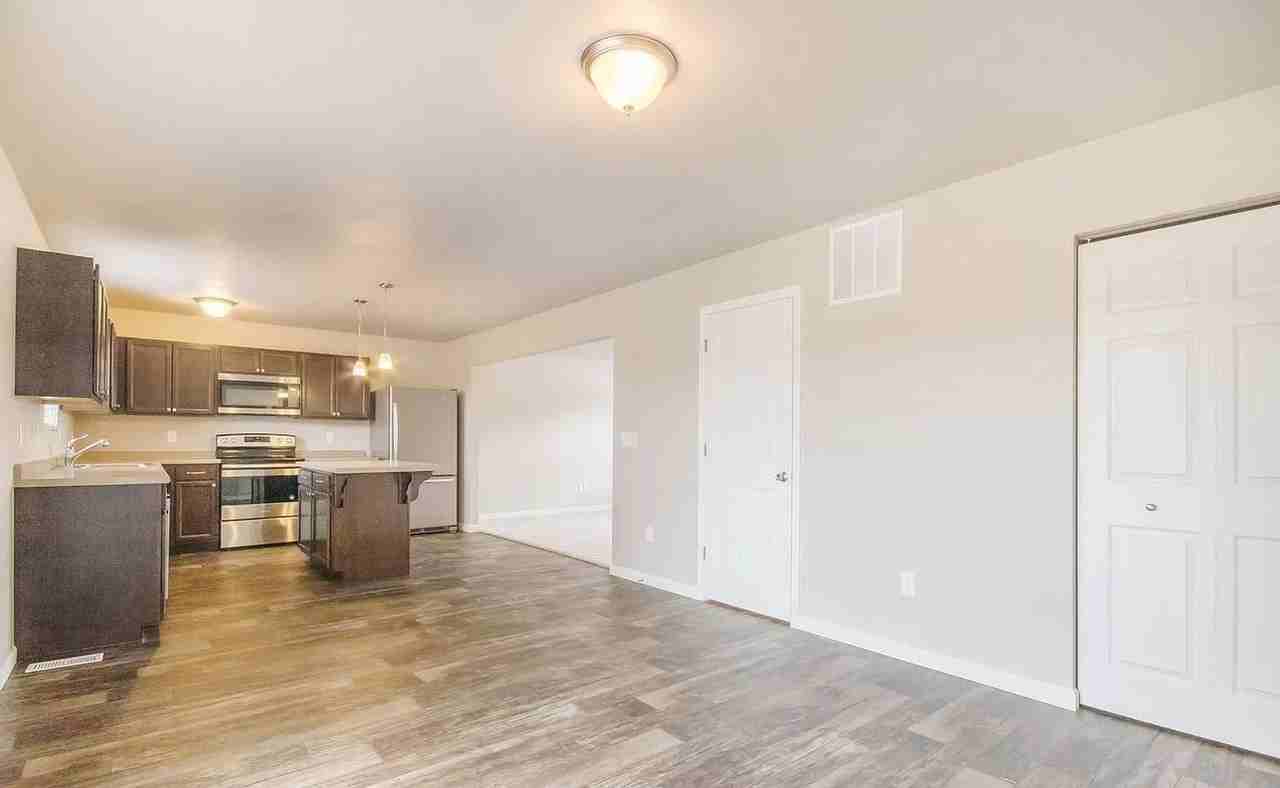 16524 Bedington Dr - Photo 5 of 20