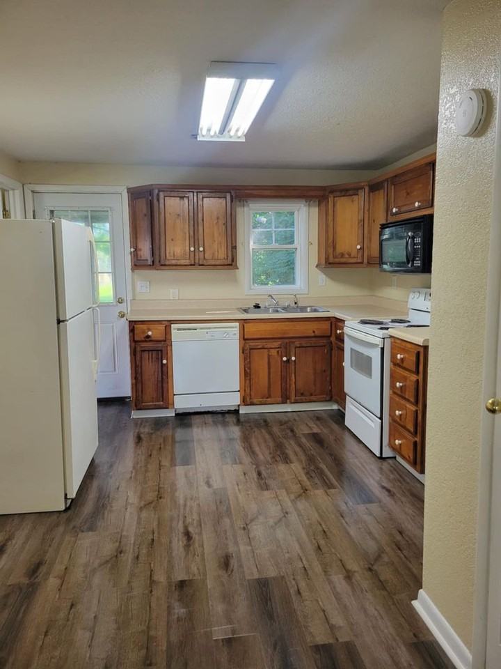 374 Taylor St - Photo 4 of 9