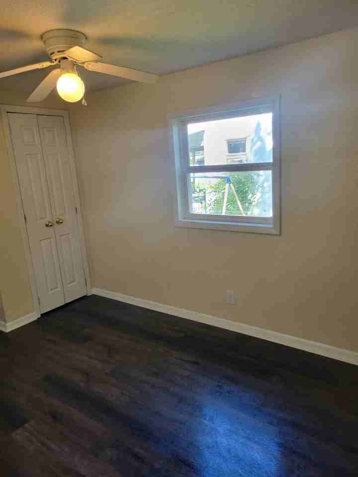 374 Taylor St - Photo 7 of 9