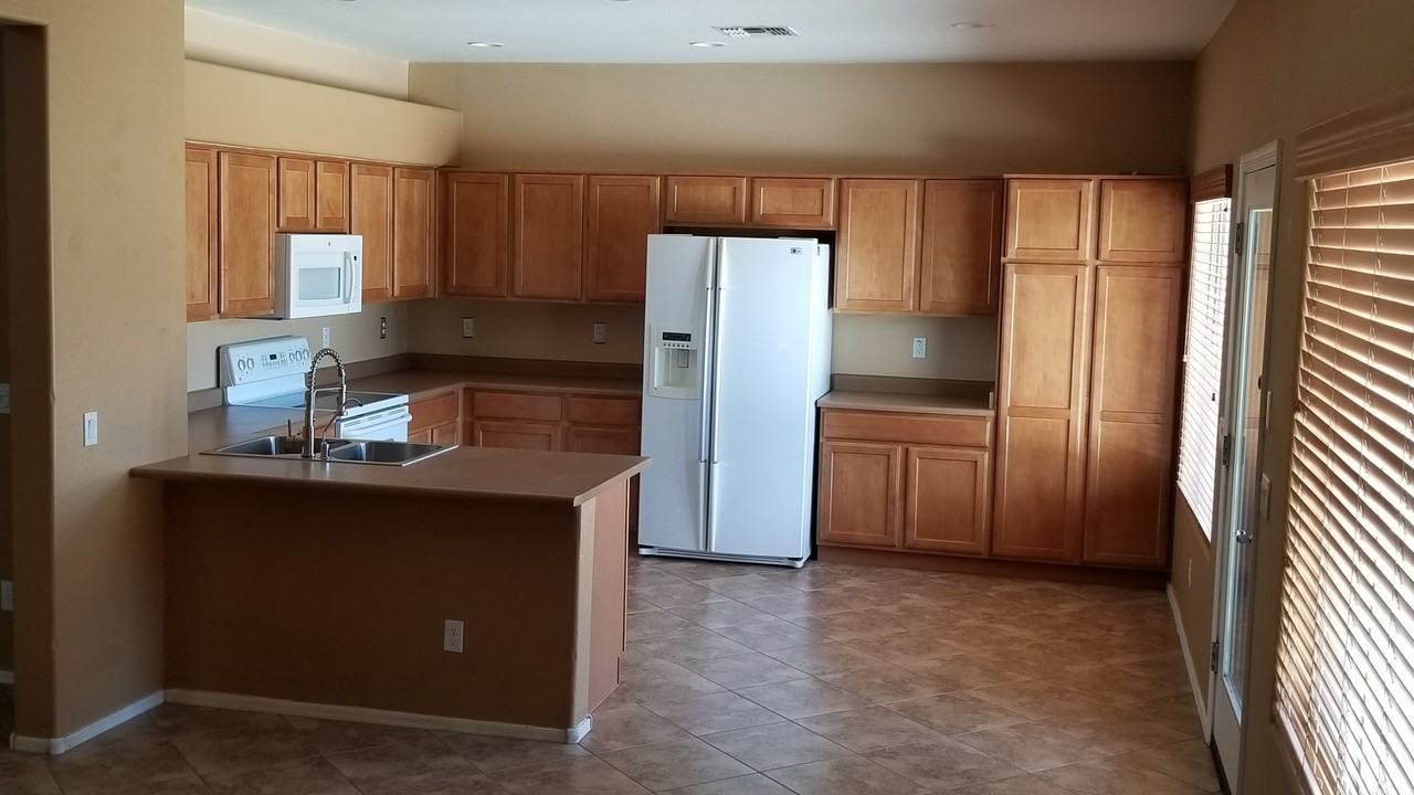 4643 W Crosswater Way - Photo 6 of 13