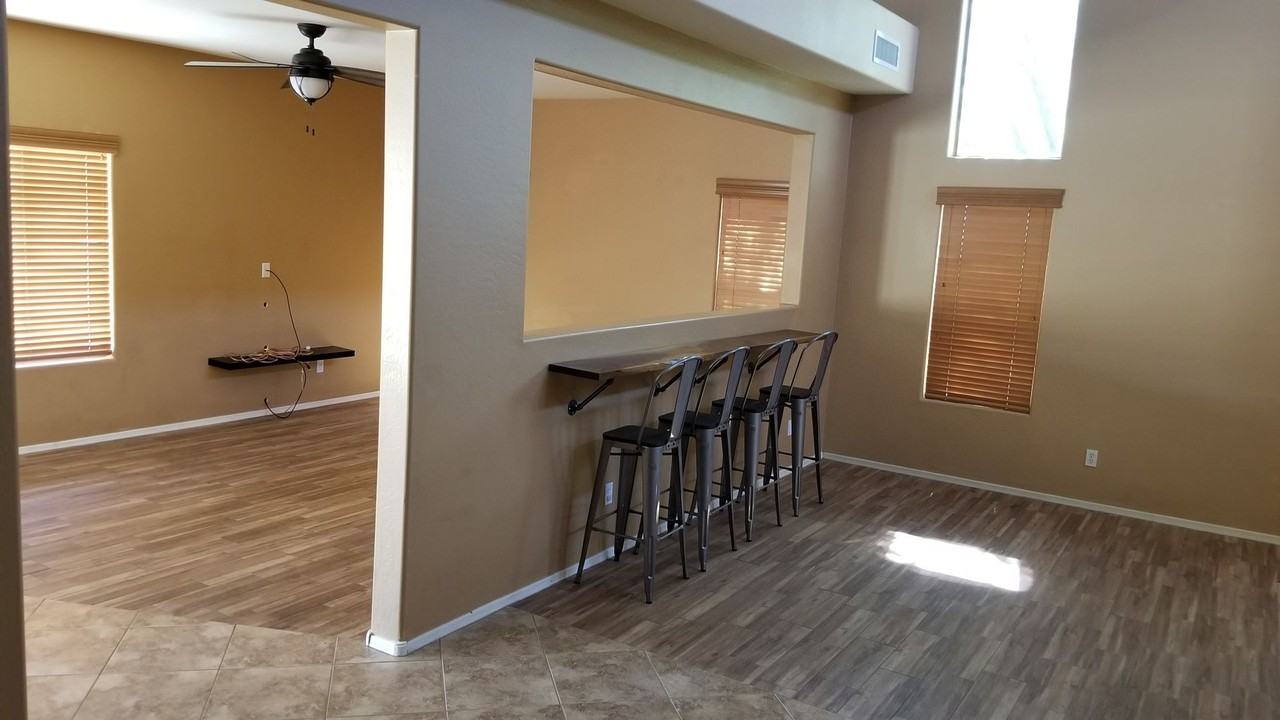 4643 W Crosswater Way - Photo 7 of 13