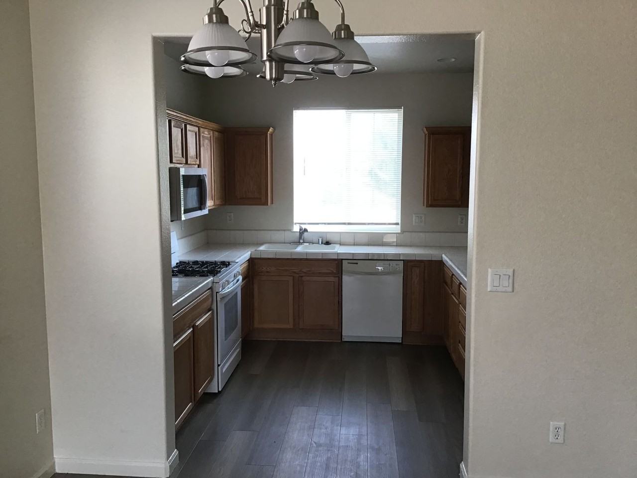 107 Calvert St - Photo 3 of 12