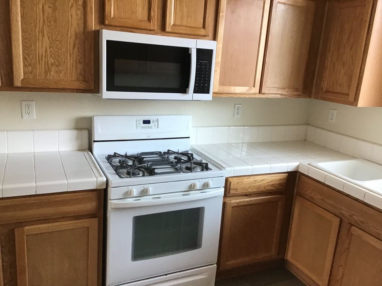 107 Calvert St - Photo 5 of 12