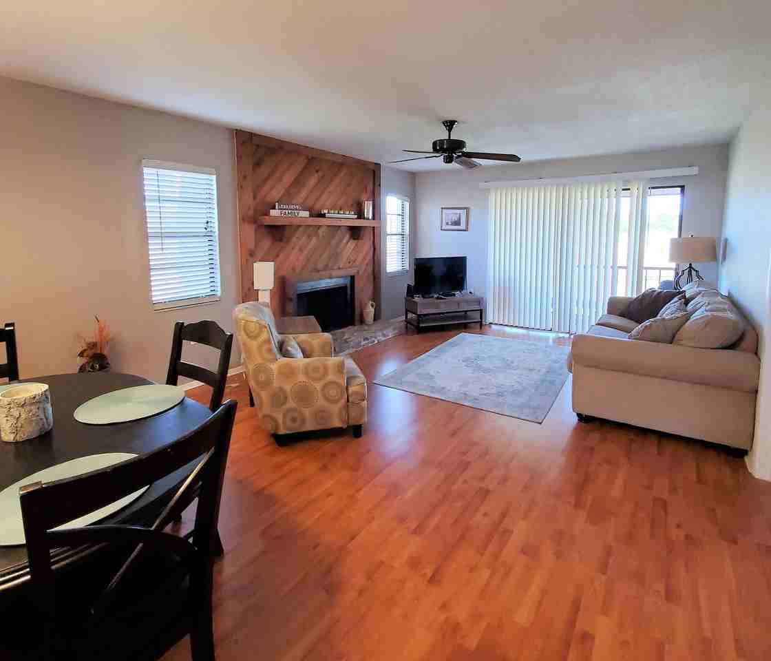 112 Woodlands Ct - Photo 4 of 16