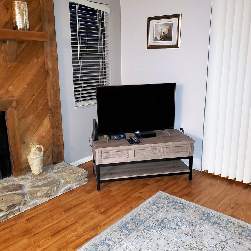 112 Woodlands Ct - Photo 5 of 16