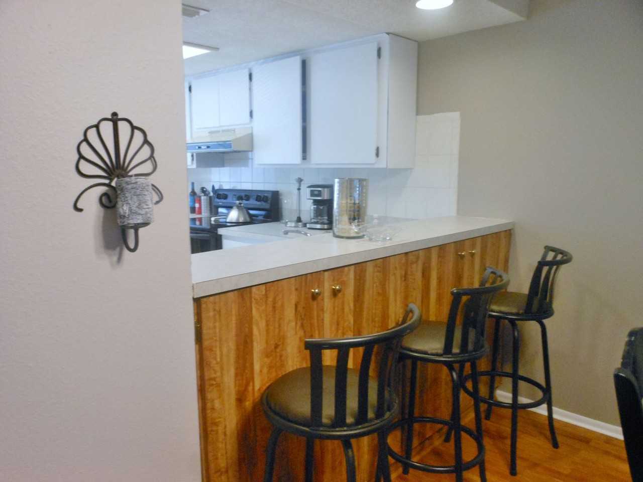 112 Woodlands Ct - Photo 7 of 16