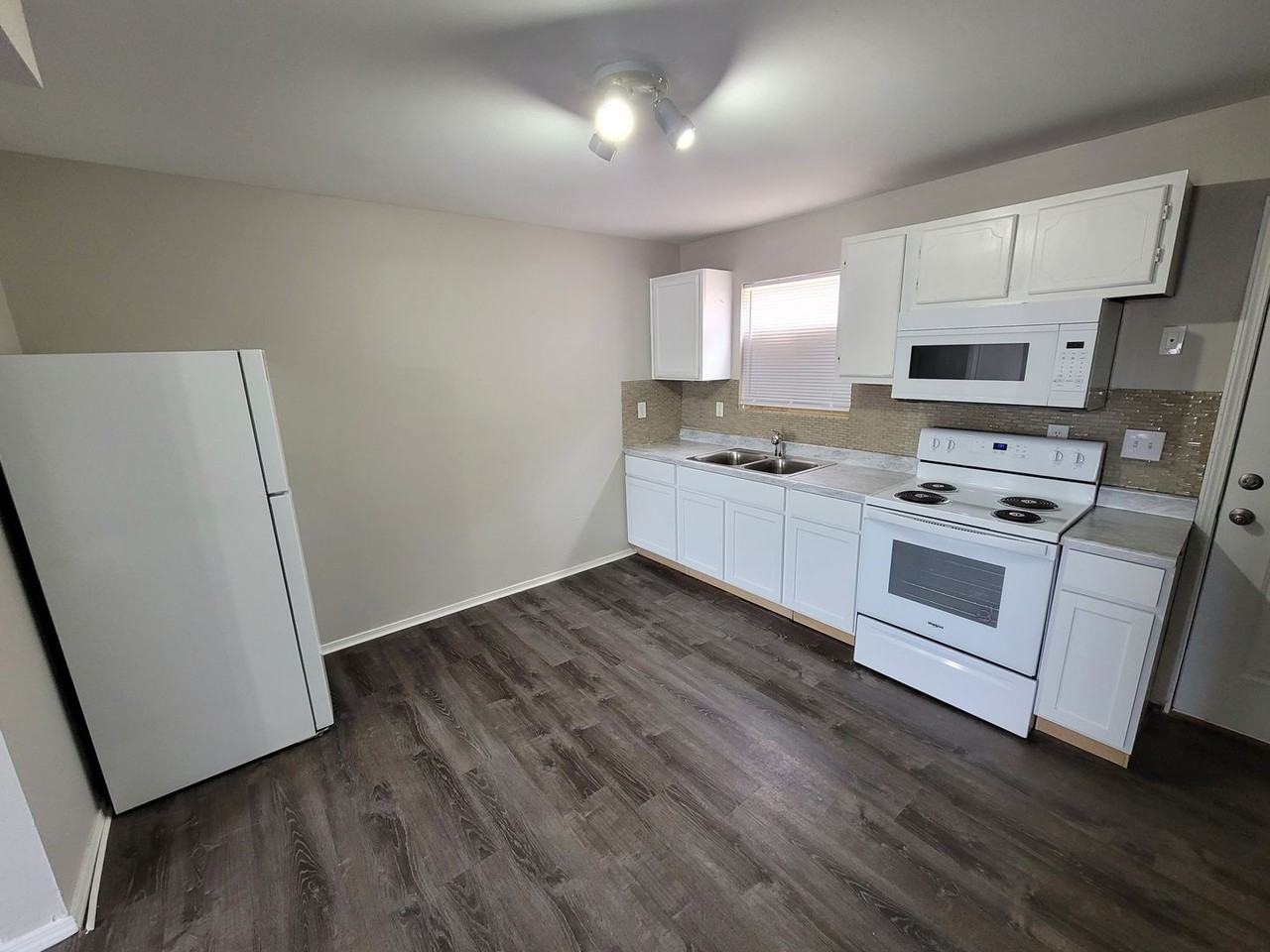 Bruer Park Gardens Apartments - Photo 3 of 50