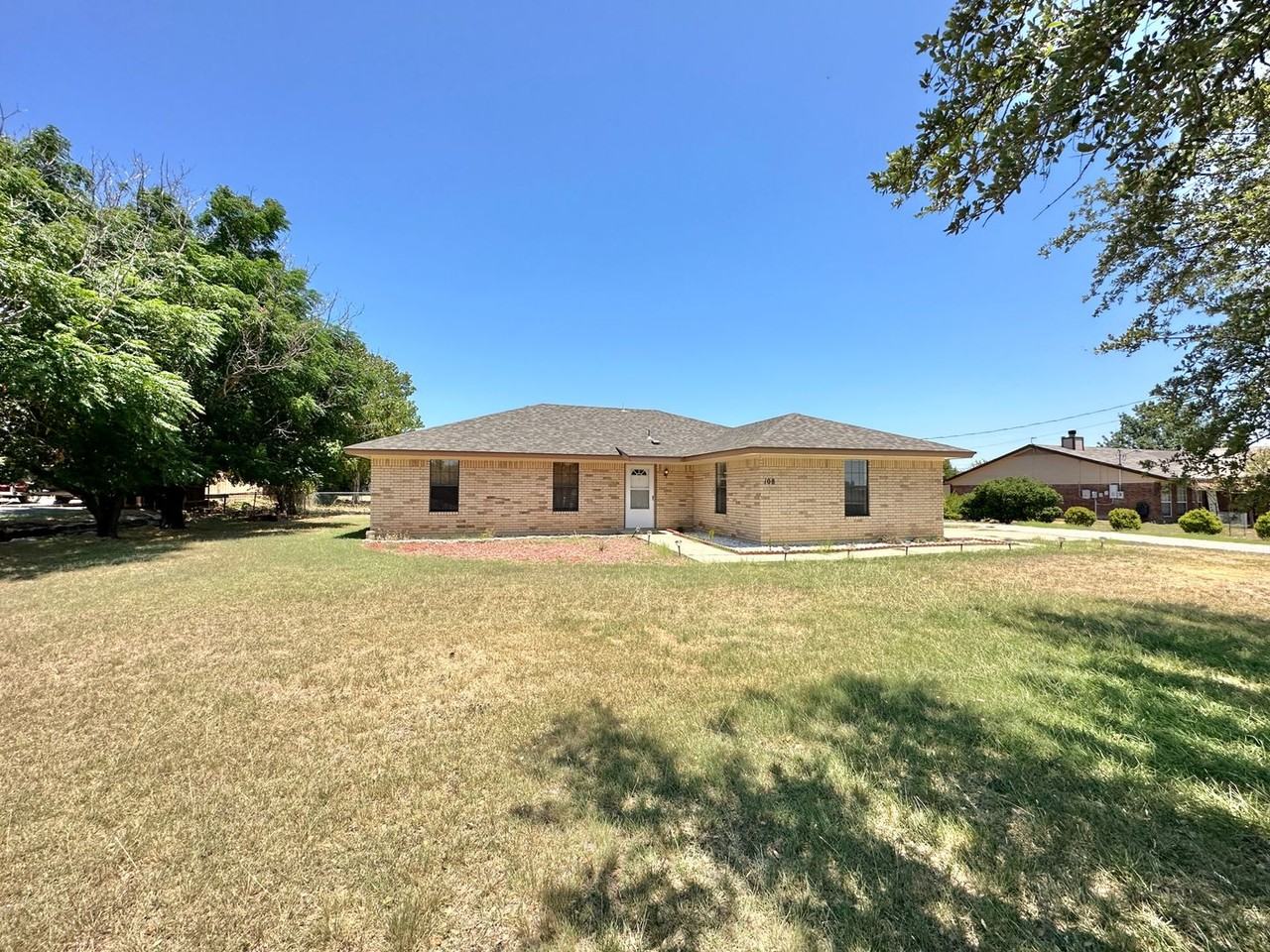 108 Meadowlake Lane - Photo 3 of 29