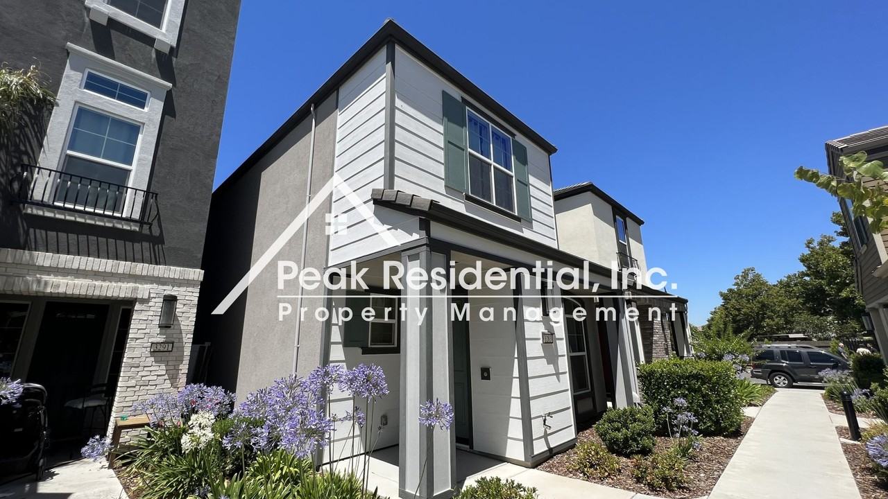 3283 Warbler Ct - Photo 2 of 32