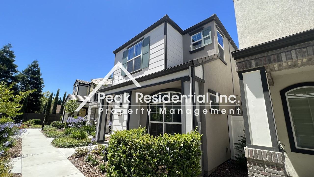 3283 Warbler Ct - Photo 3 of 32