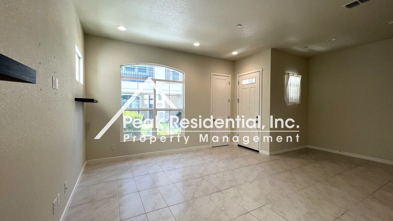 3283 Warbler Ct - Photo 6 of 32