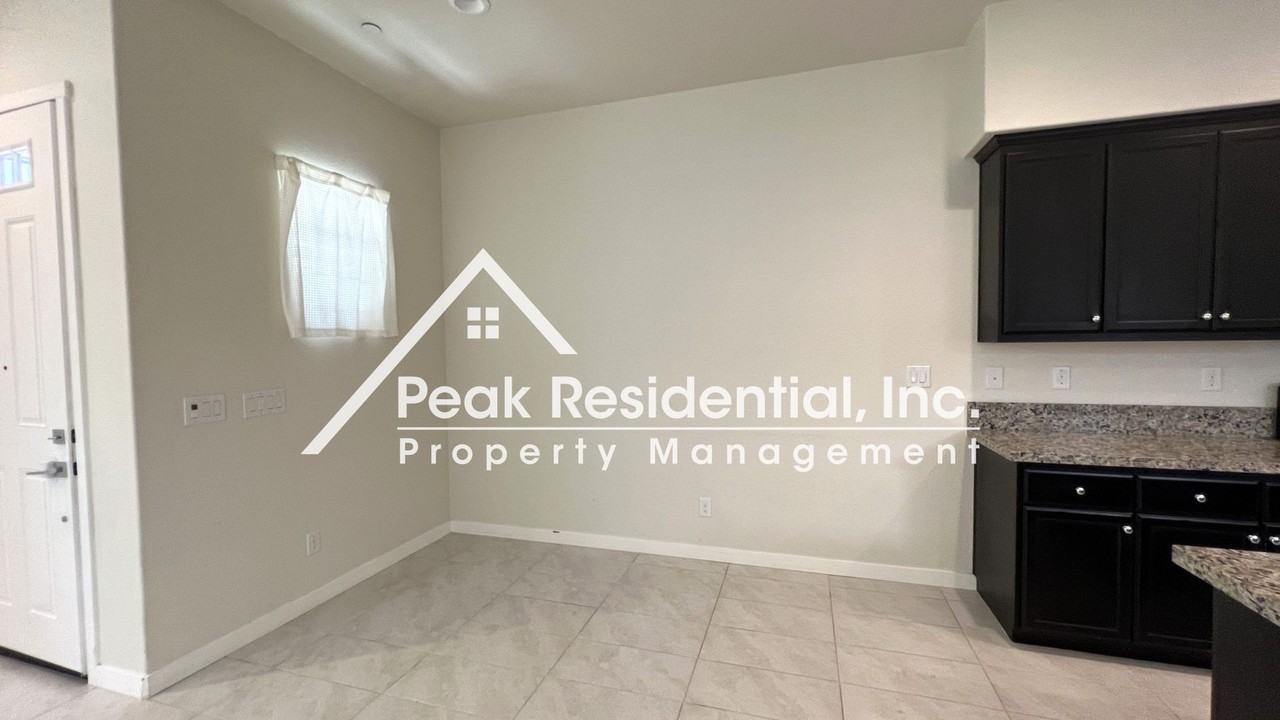3283 Warbler Ct - Photo 7 of 32