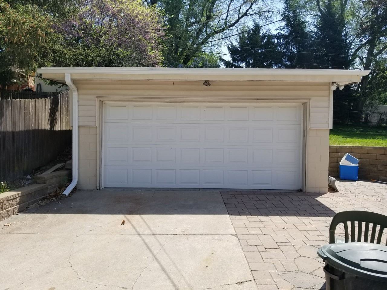 909 S 68th St - Photo 3 of 14