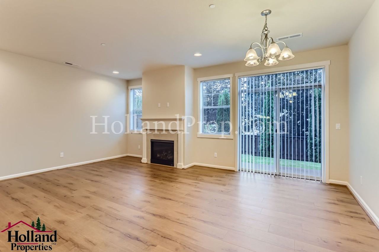 7849 Ne Caitlin St - Photo 6 of 30