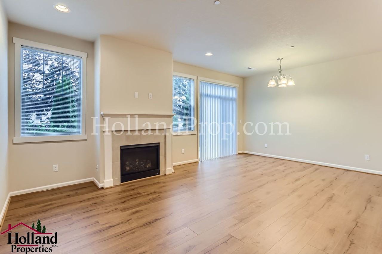 7849 Ne Caitlin St - Photo 7 of 30