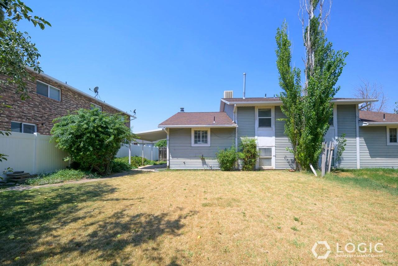 734 N 400 W - Photo 2 of 21